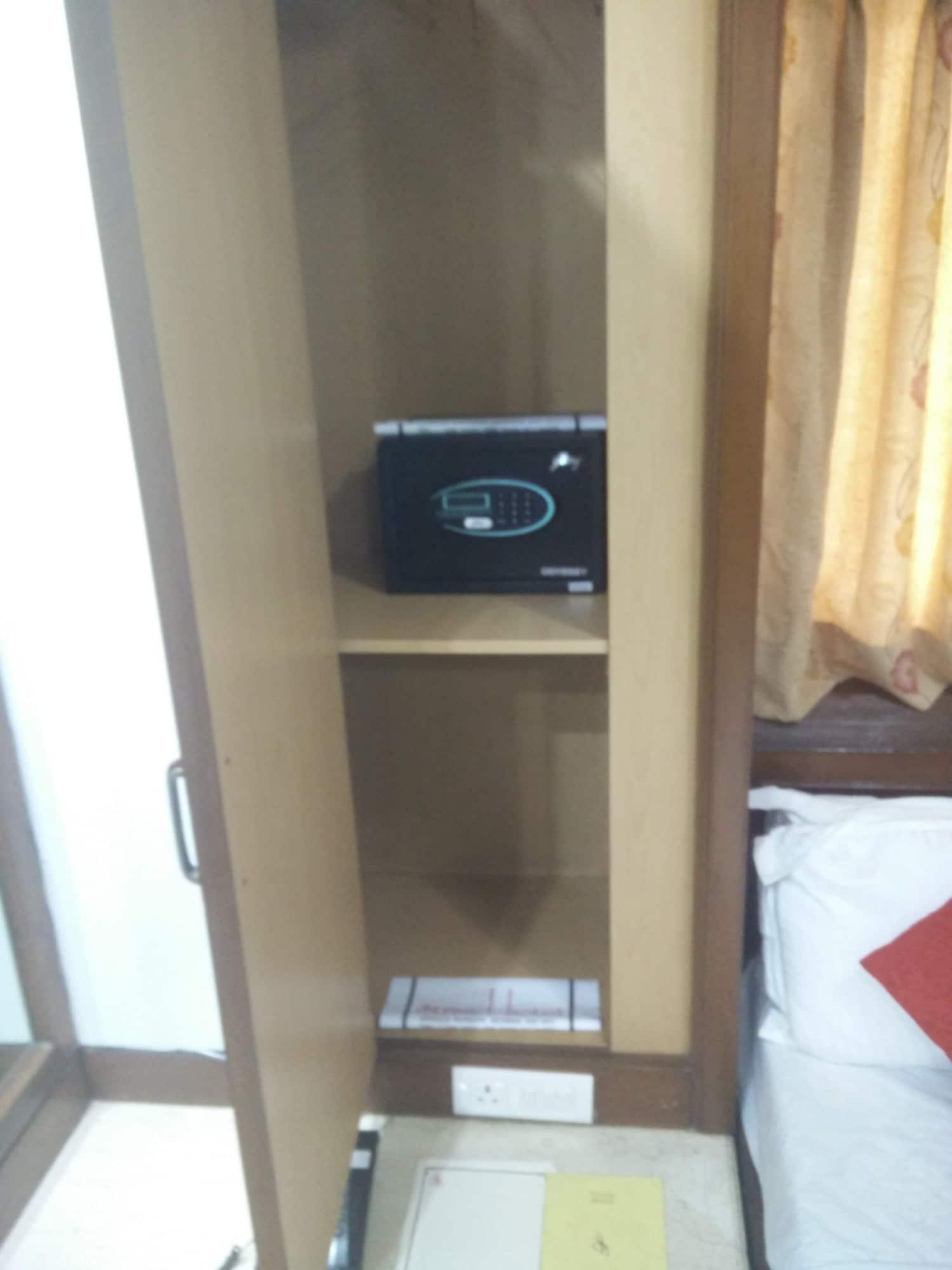 戈拉巴斯特兰德酒店 孟买 外观 照片